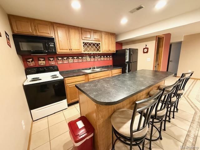 27992 Tremonte Drive 12, New Hudson, MI 48165