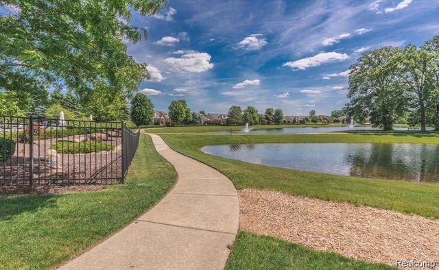 27992 Tremonte Drive 12, New Hudson, MI 48165