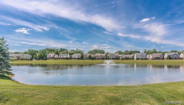 27992 Tremonte Drive 12, New Hudson, MI 48165