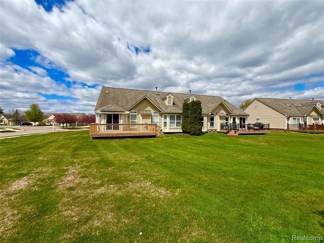 27992 Tremonte Drive 12, New Hudson, MI 48165