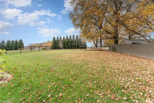 125 Bandelier Court, Clemmons, NC 27012