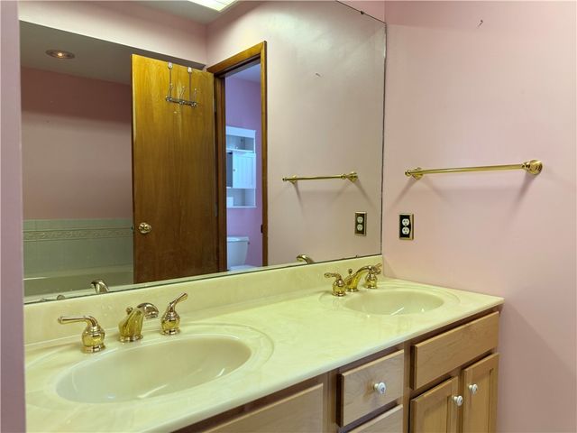 119 Chambers Ln, North Strabane, PA 15317
