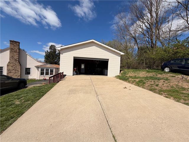 119 Chambers Ln, North Strabane, PA 15317