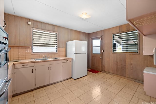 1018 2nd Avenue, Honolulu, HI 96816