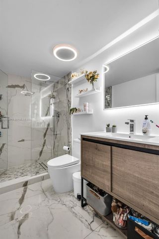 8511 NW 8th St 309, Miami, FL 33126