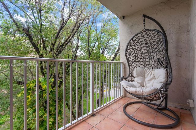 8511 NW 8th St 309, Miami, FL 33126