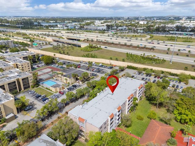 8511 NW 8th St 309, Miami, FL 33126