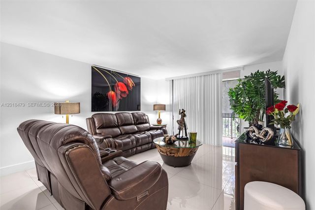 8511 NW 8th St 309, Miami, FL 33126