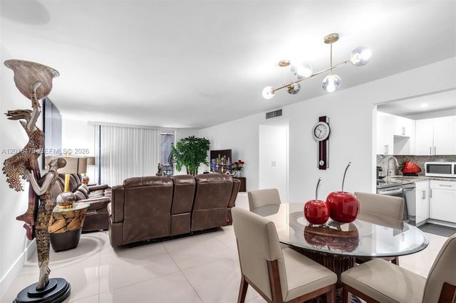 8511 NW 8th St 309, Miami, FL 33126