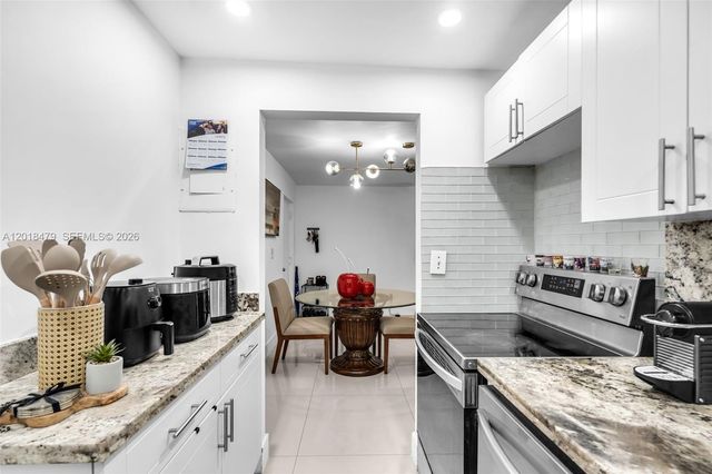 8511 NW 8th St 309, Miami, FL 33126