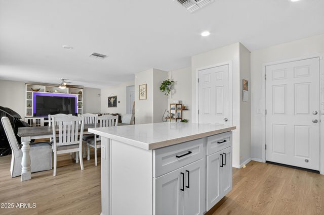 12526 W PALMAIRE Avenue, Glendale, AZ 85307