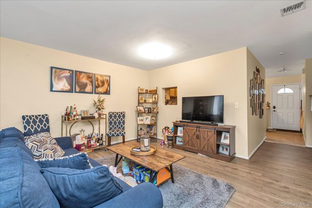 1027 Jerusalem Avenue 121, Uniondale, NY 11553