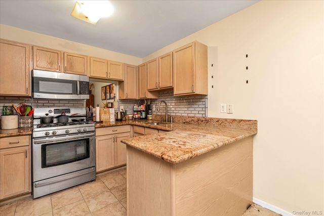 1027 Jerusalem Avenue 121, Uniondale, NY 11553