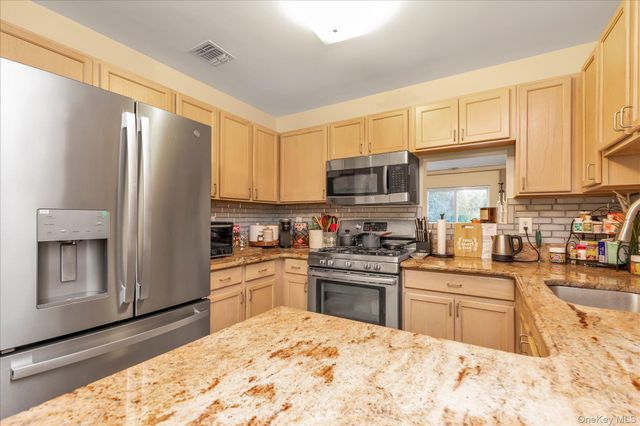 1027 Jerusalem Avenue 121, Uniondale, NY 11553