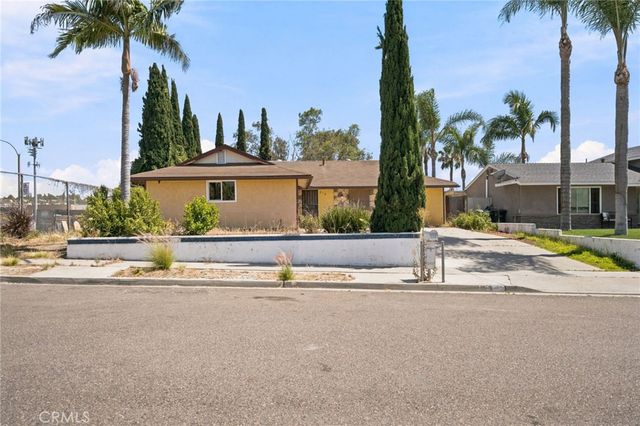 315 Michele Drive, Vista, CA 92084