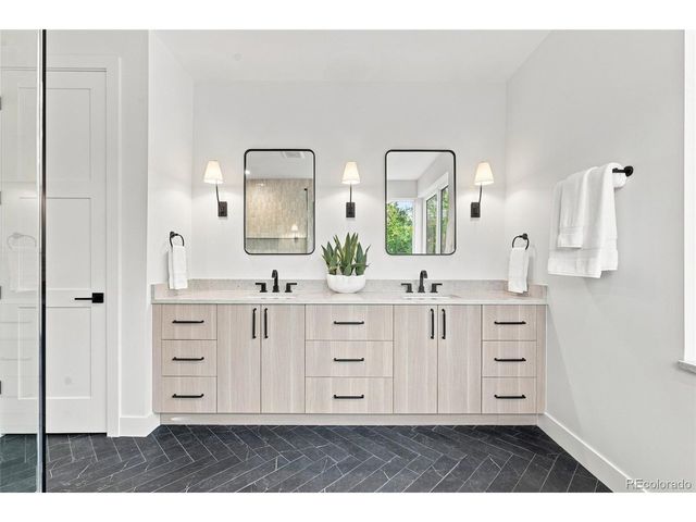 2934 S Bellaire St, Denver, CO 80222
