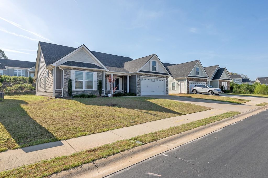 215 McCloud Court, Spartanburg, SC 29301