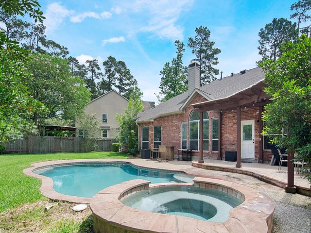11 Barlow Ct, The Woodlands, TX 77382
