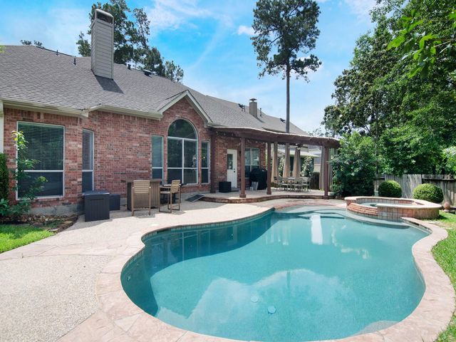 11 Barlow Ct, The Woodlands, TX 77382