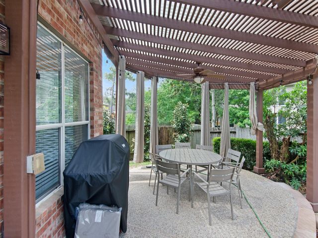 11 Barlow Ct, The Woodlands, TX 77382