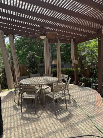 11 Barlow Ct, The Woodlands, TX 77382