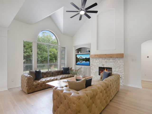 11 Barlow Ct, The Woodlands, TX 77382
