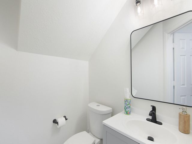 11 Barlow Ct, The Woodlands, TX 77382