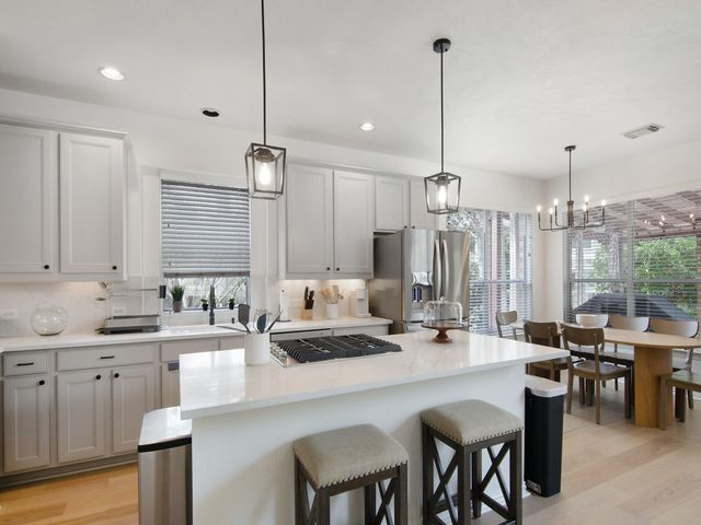 11 Barlow Ct, The Woodlands, TX 77382
