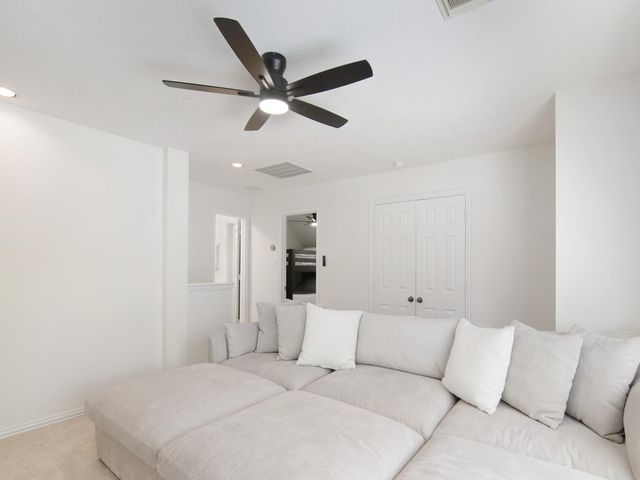 11 Barlow Ct, The Woodlands, TX 77382