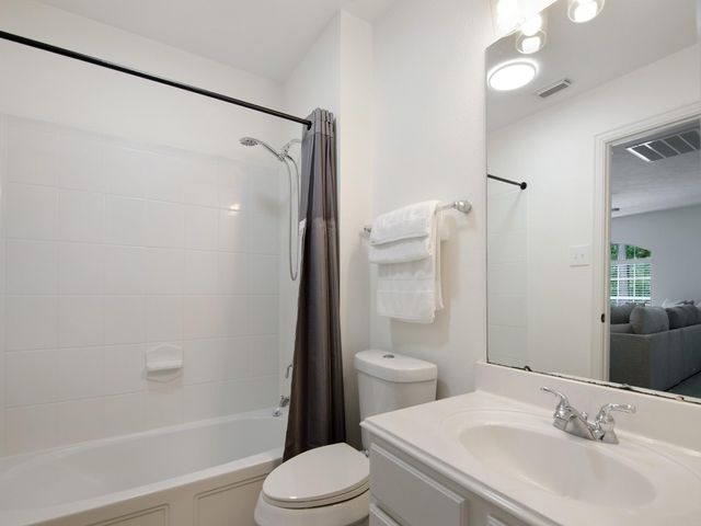 11 Barlow Ct, The Woodlands, TX 77382
