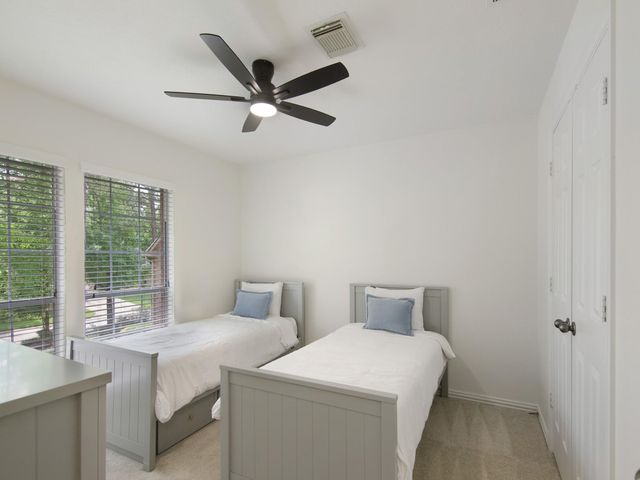 11 Barlow Ct, The Woodlands, TX 77382