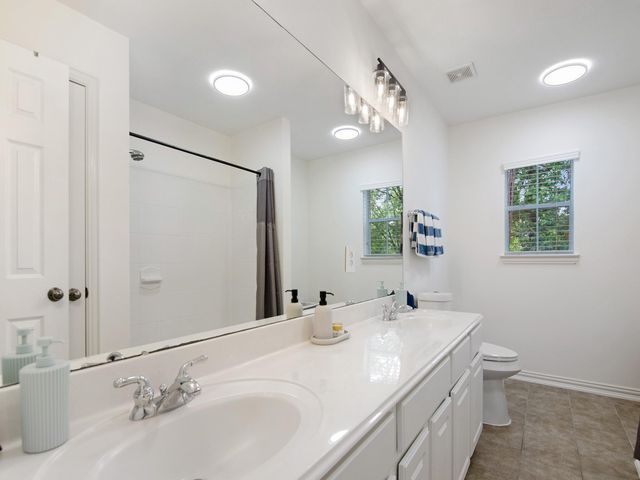 11 Barlow Ct, The Woodlands, TX 77382