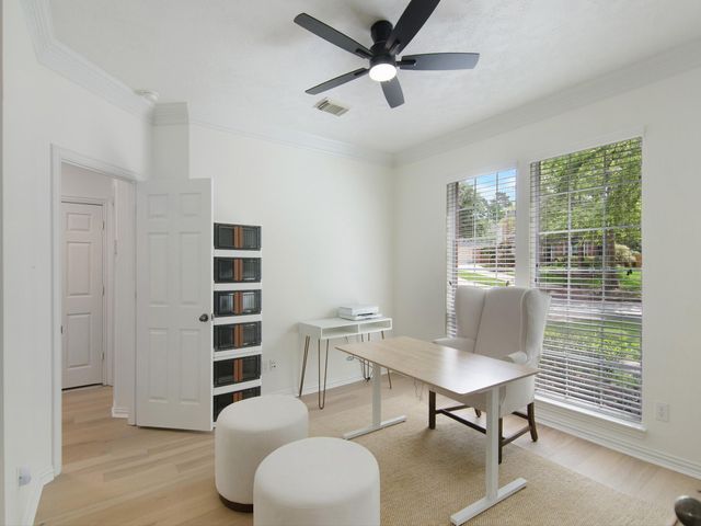 11 Barlow Ct, The Woodlands, TX 77382