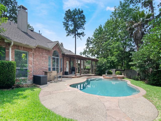 11 Barlow Ct, The Woodlands, TX 77382
