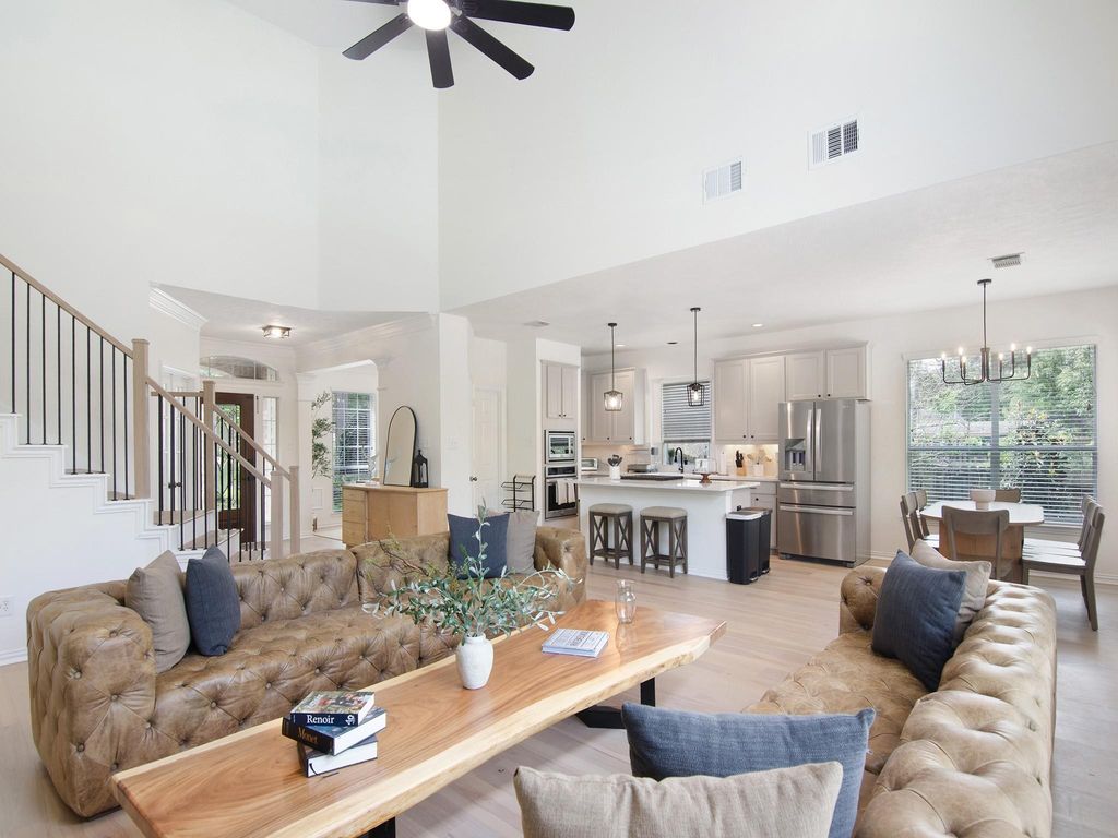 11 Barlow Ct, The Woodlands, TX 77382