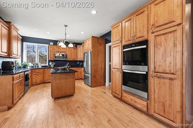 55256 Lee Rd Road, New Hudson, MI 48165