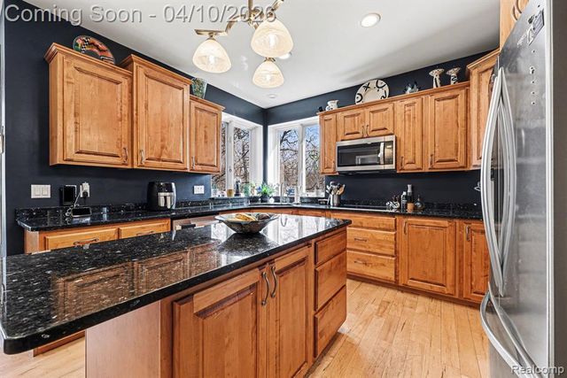 55256 Lee Rd Road, New Hudson, MI 48165