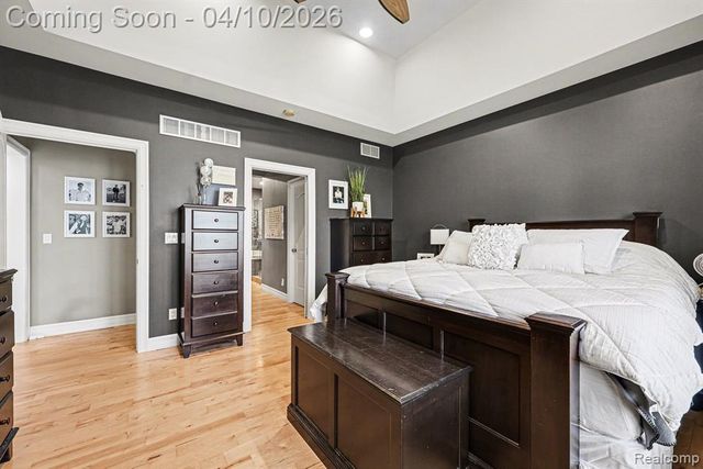 55256 Lee Rd Road, New Hudson, MI 48165