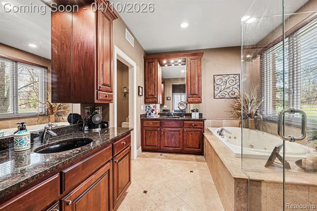 55256 Lee Rd Road, New Hudson, MI 48165