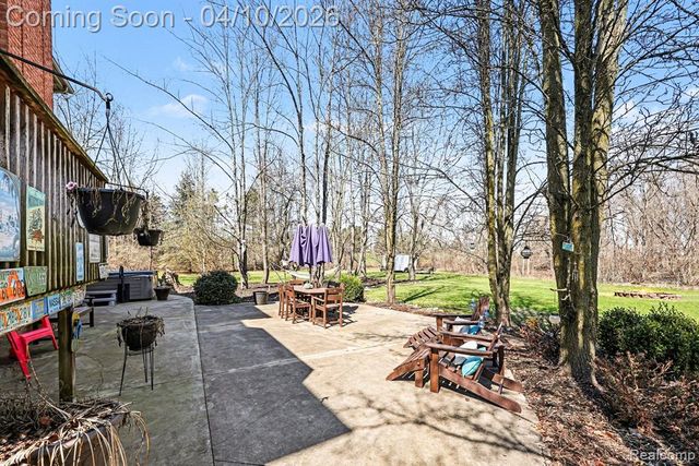 55256 Lee Rd Road, New Hudson, MI 48165