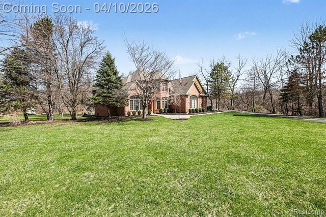 55256 Lee Rd Road, New Hudson, MI 48165