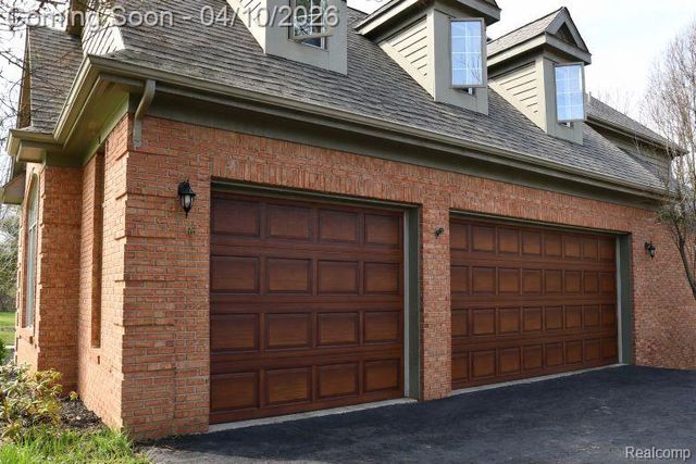 55256 Lee Rd Road, New Hudson, MI 48165