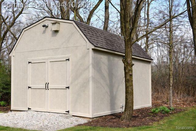 55256 Lee Rd Road, New Hudson, MI 48165