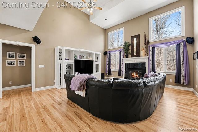 55256 Lee Rd Road, New Hudson, MI 48165