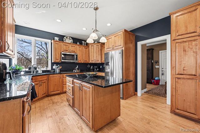 55256 Lee Rd Road, New Hudson, MI 48165