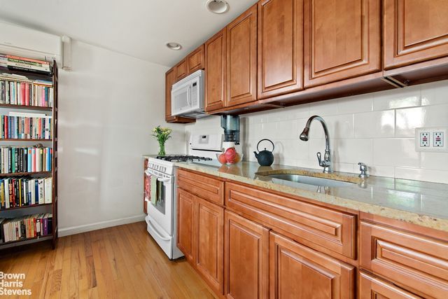 205 34TH Street, New York City, NY 11232