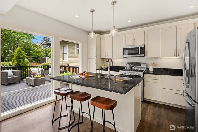 1131 19th Avenue E, Seattle, WA 98112