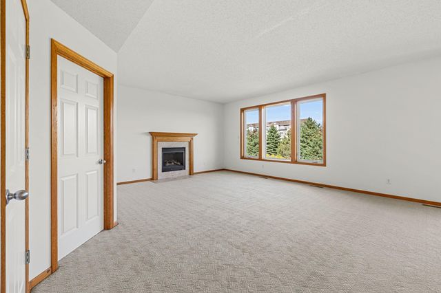 1096 Danube Avenue, Shakopee, MN 55379