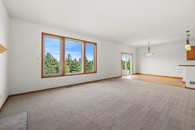 1096 Danube Avenue, Shakopee, MN 55379