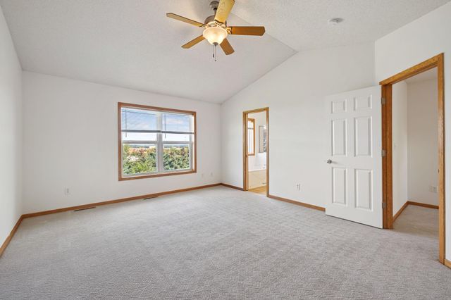 1096 Danube Avenue, Shakopee, MN 55379